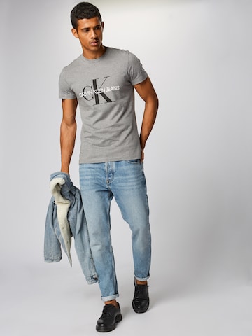 T-Shirt Calvin Klein Jeans en gris