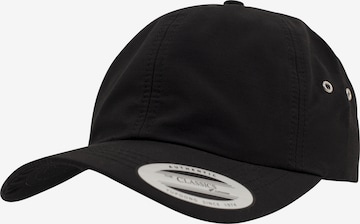 Casquette Flexfit en noir : devant