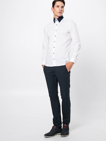 OLYMP - Ajuste estrecho Camisa 'Level 5 City Uni' en blanco