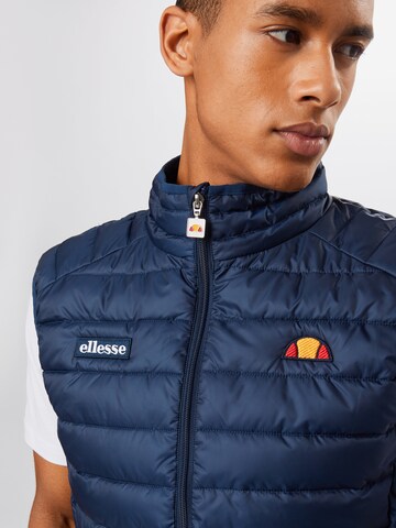 ELLESSE جينز مضبوط صدرية 'Bardy' بلون أزرق