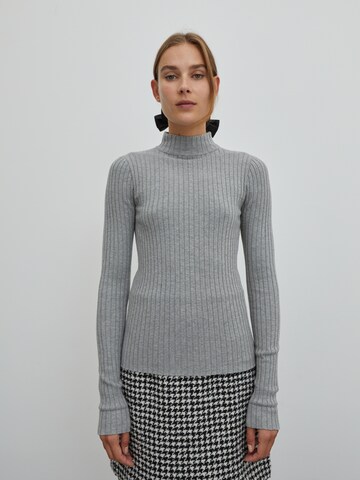 EDITED Sweater 'Jannice' in Grey: front