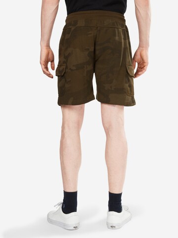 Urban Classics Regular Shorts 'Terry' in Grün: Rückseite