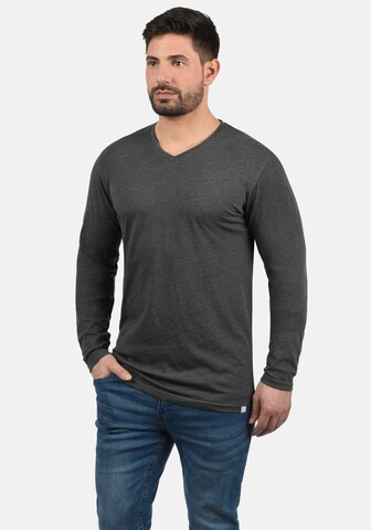 Maglietta di !Solid in grigio: frontale