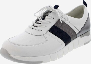 WALDLÄUFER Sneakers in White: front