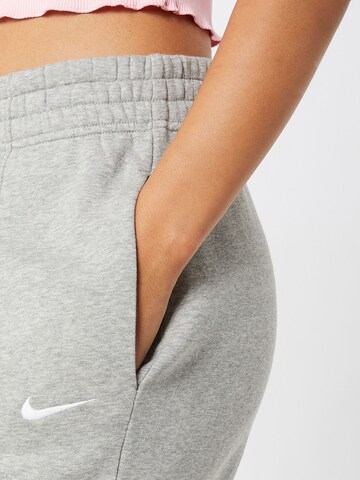 Nike Sportswear Zúžený Kalhoty – šedá