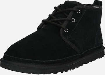 UGG Chukka Boots 'Neumel' i svart: forside