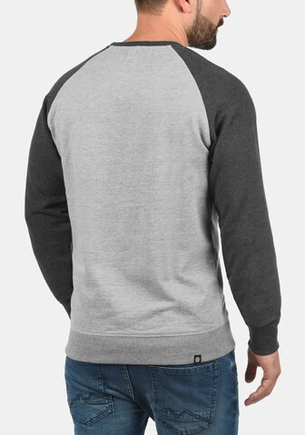 BLEND - Sudadera 'Aari' en gris