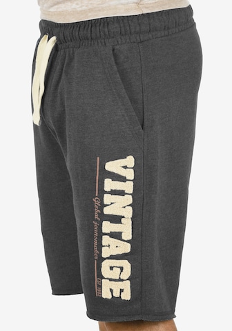 BLEND Regular Sweatshorts in Grau