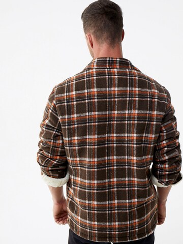 DAN FOX APPAREL Prehodna jakna 'Bela' | rjava barva: zadnja stran