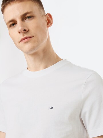 T-Shirt Calvin Klein en blanc