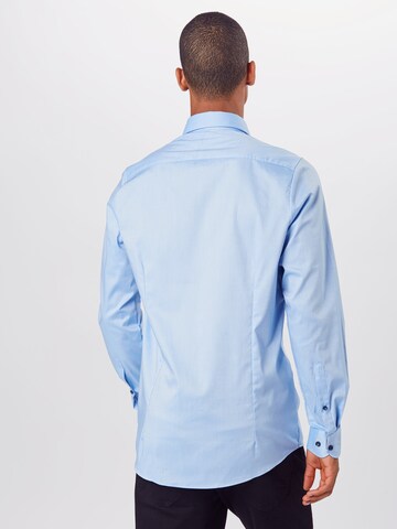 Coupe slim Chemise 'Level 5' OLYMP en bleu