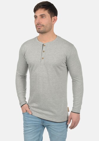 INDICODE JEANS Rundhalsshirt 'Gifford' in Grau: predná strana