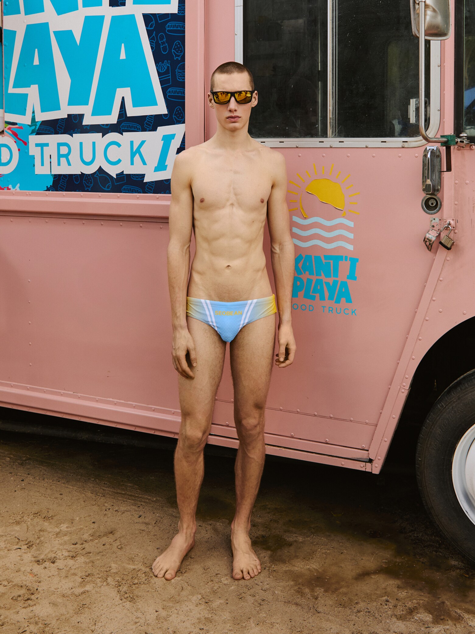 Уверени кройки с игриво излъчване Дръзки бански костюми