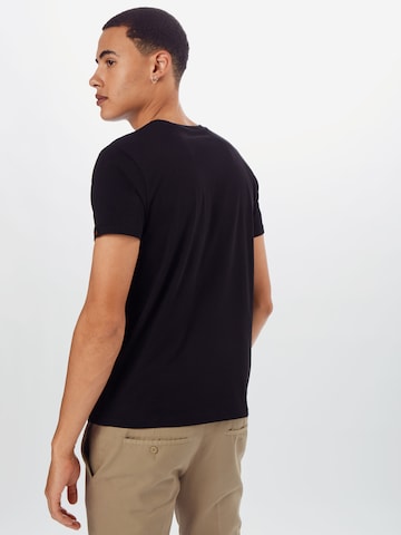 Coupe regular T-Shirt ALPHA INDUSTRIES en noir