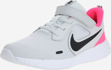 Chaussure de sport 'REVOLUTION 5' NIKE en gris : devant