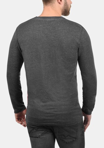 !Solid V-Shirt 'Them' in Schwarz