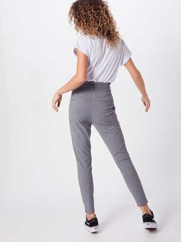 Coupe slim Pantalon à pince 'Eva' VERO MODA en gris