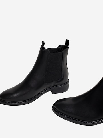 EDITED Chelsea boots 'Aida' in Black