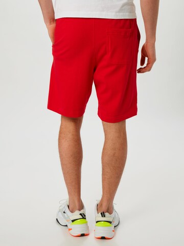 regular Pantaloni di Nike Sportswear in rosso