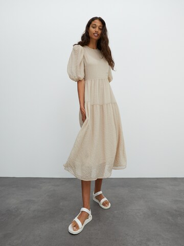 EDITED Jurk 'Ellen' in Beige: voorkant