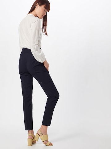 Regular Pantalon à plis HUGO en bleu : derrière