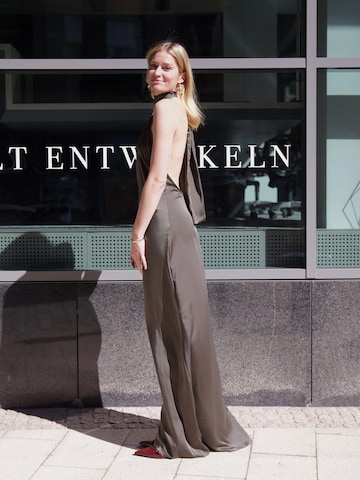 Backless Dress Look