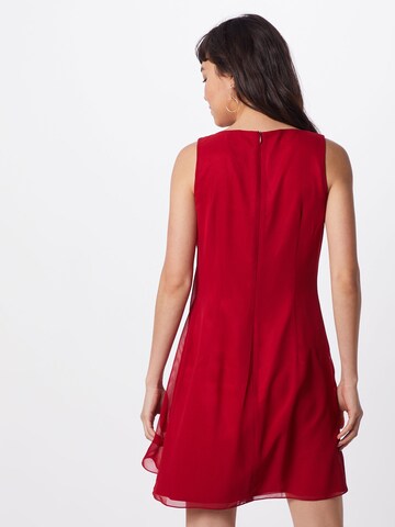 Robe de cocktail SWING en rouge : derrière