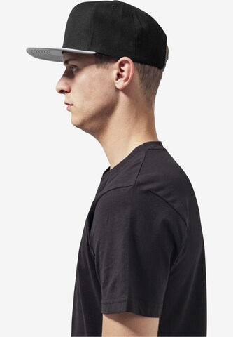 Flexfit Cap 'Metallic Visor' in Black