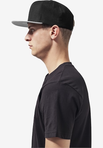 Cappello da baseball 'Metallic Visor' di Flexfit in nero