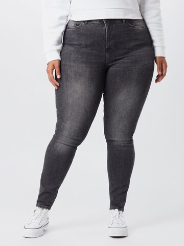 Skinny Jean 'LORA' Vero Moda Curve en noir : devant