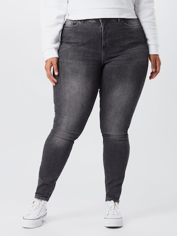 Vero Moda Curve Jeans 'LORA' in Black: front