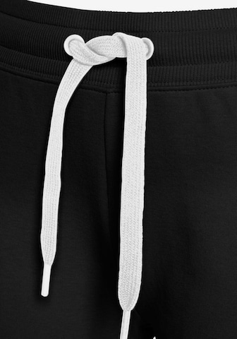 BENCH - Slimfit Pantalón en negro