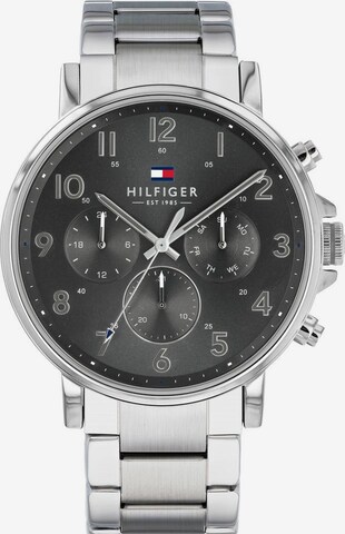 TOMMY HILFIGER Analogové hodinky 'Dressed Up, 1710382' – stříbrná: přední strana