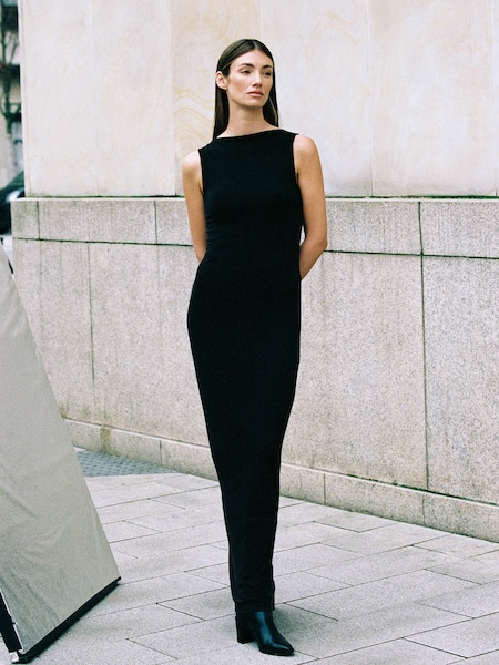 Lorena Rae - Sophisticated Black Slim Maxi Look by R�ÆRE