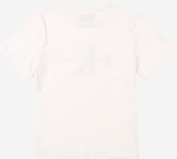 Calvin Klein Jeans Тениска в бяло: отзад