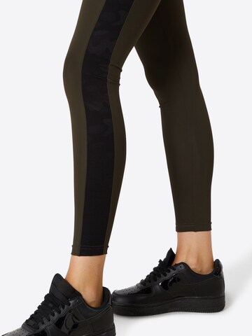 Urban Classics Skinny Leggings - zöld