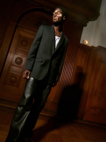 Elegant Leathery Suit Look