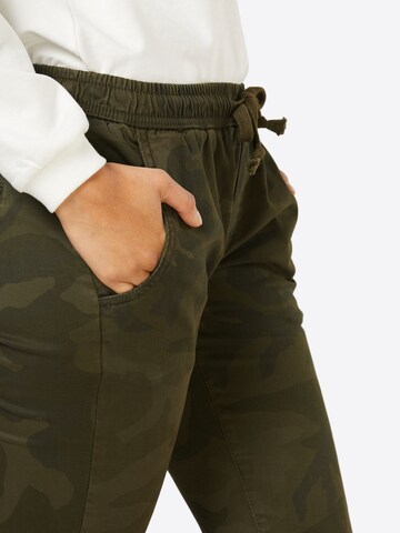 Urban Classics Slimfit Nadrág - zöld