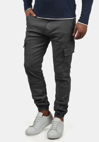 INDICODE JEANS Regular Cargobroek 'Bromfield' in Grijs: voorkant