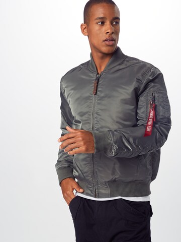 ALPHA INDUSTRIES Overgangsjakke i grønn: forside