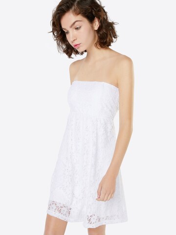 Robe Urban Classics en blanc : devant