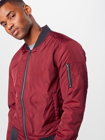 Veste mi-saison Urban Classics en rouge