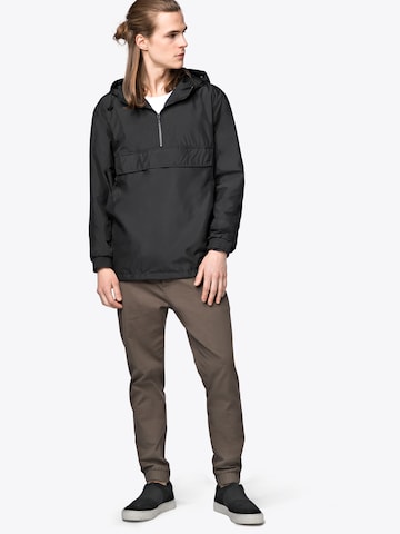 Urban Classics Преходно яке в черно