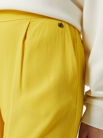 s.Oliver Wide leg Pleat-Front Pants in Yellow