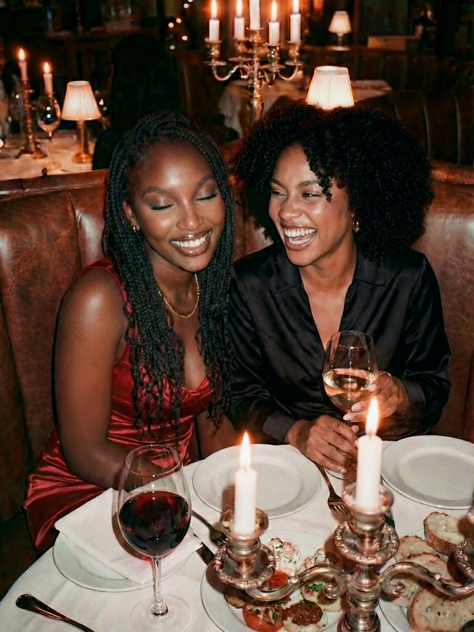 Cute outfity, skvelý vibe a žiadne zlomené srdcia Galentine’s so všetkým, čo k tomu patrí