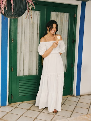 Off-the-Shoulder Maxi Dress Look