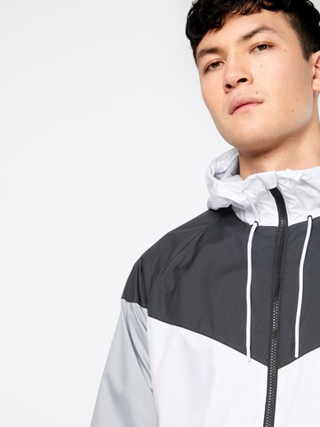 Nike Sportswear Windbreaker in Weiß