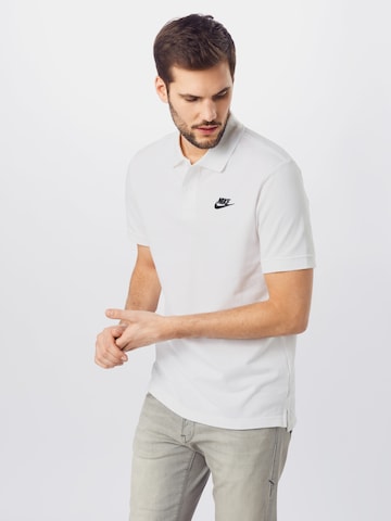 Regular fit Tricou 'Matchup' de la Nike Sportswear pe alb: față