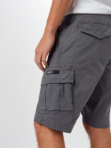 Regular Pantalon cargo Superdry en gris