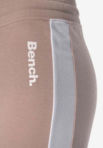 BENCH Slimfit Housut värissä beige